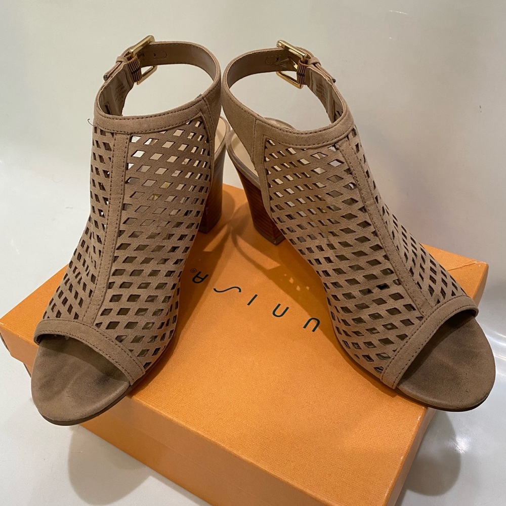 Suede open toed heeled shoes 🤩